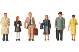 OO Scale 1960/70s Standing Station Passengers