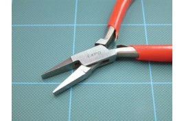 Flat Nose Plier with Plain Jaws 