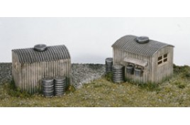 2 x GWR Lamp Huts with  4 Oil Drums Plastic Kit OO Scale