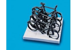 Bicycles x 4 & Stand OO Scale